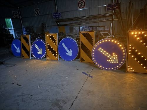 白城白城河南太阳能自发光交通路标牌厂家